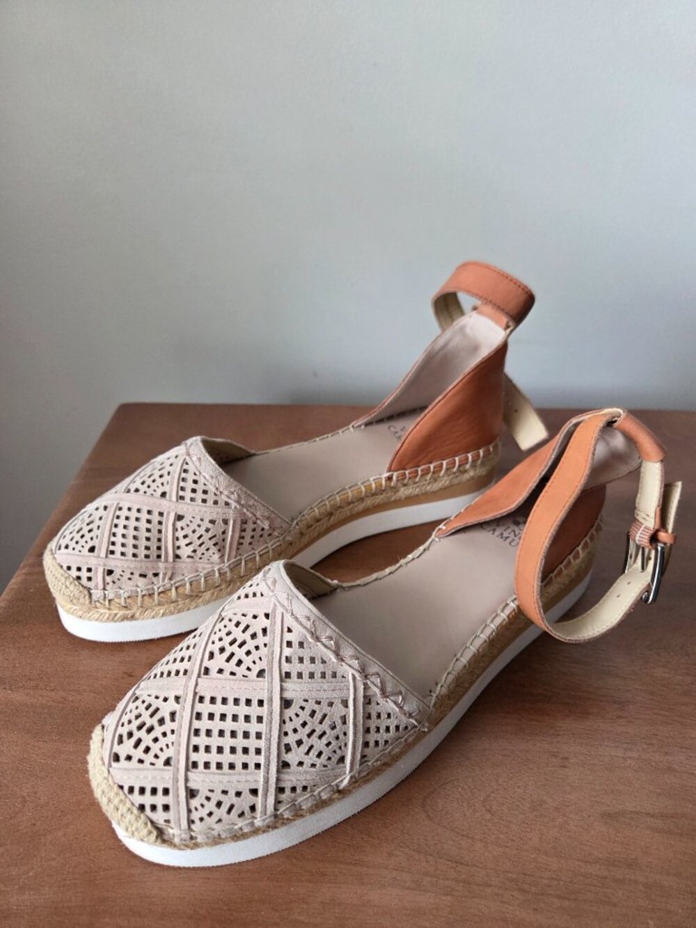 NEVER WORN VINCE CAMUTO BRAFINA GENUINE LEATHER UPPER ESPADRILLE SANDALS SZ 9M - Picture 3 of 14